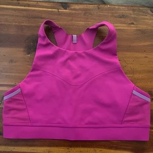 Brooks high neck sports bra with pocket for phone